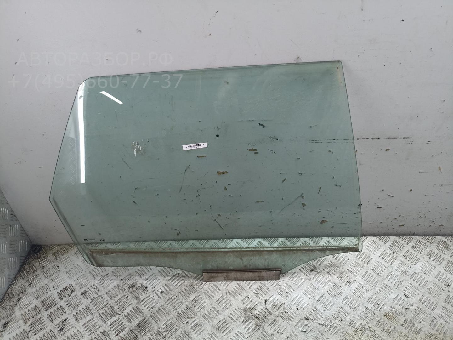 Стекло двери задней правой