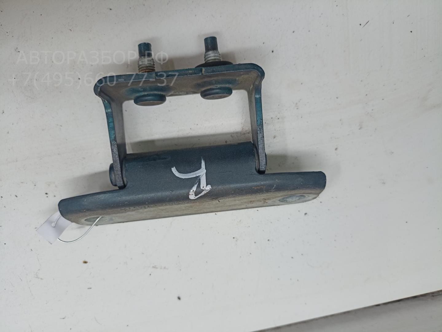 Петля крышки багажника