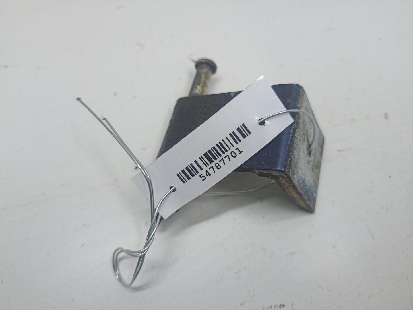 Петля крышки багажника