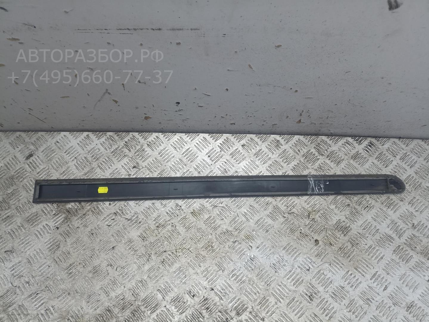 Молдинг двери передней левой