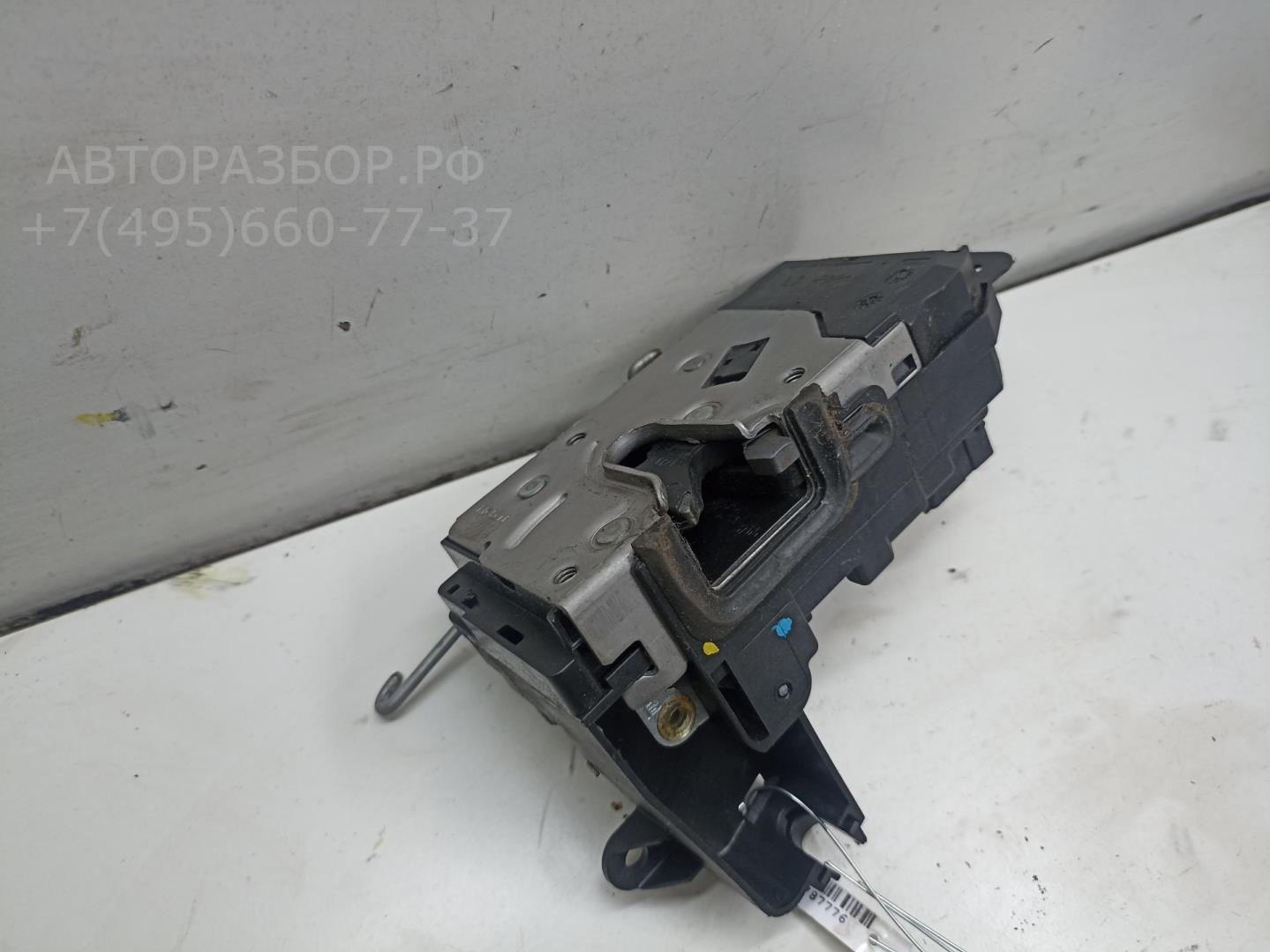 Замок двери передней левой