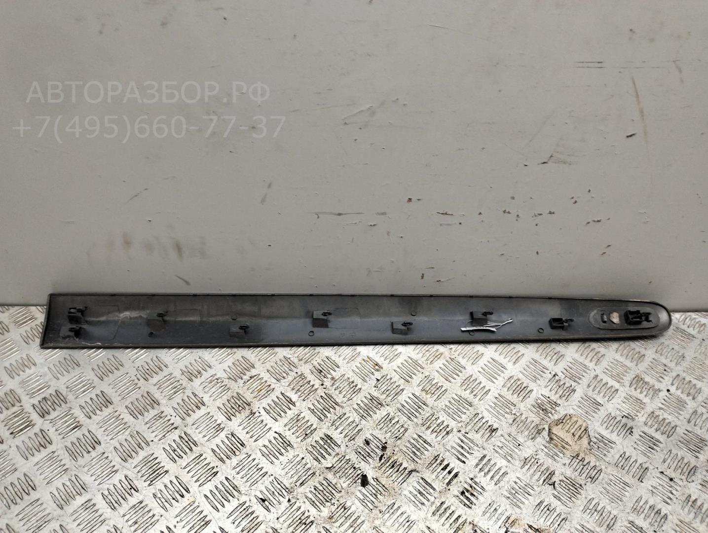 Накладка двери передней правой