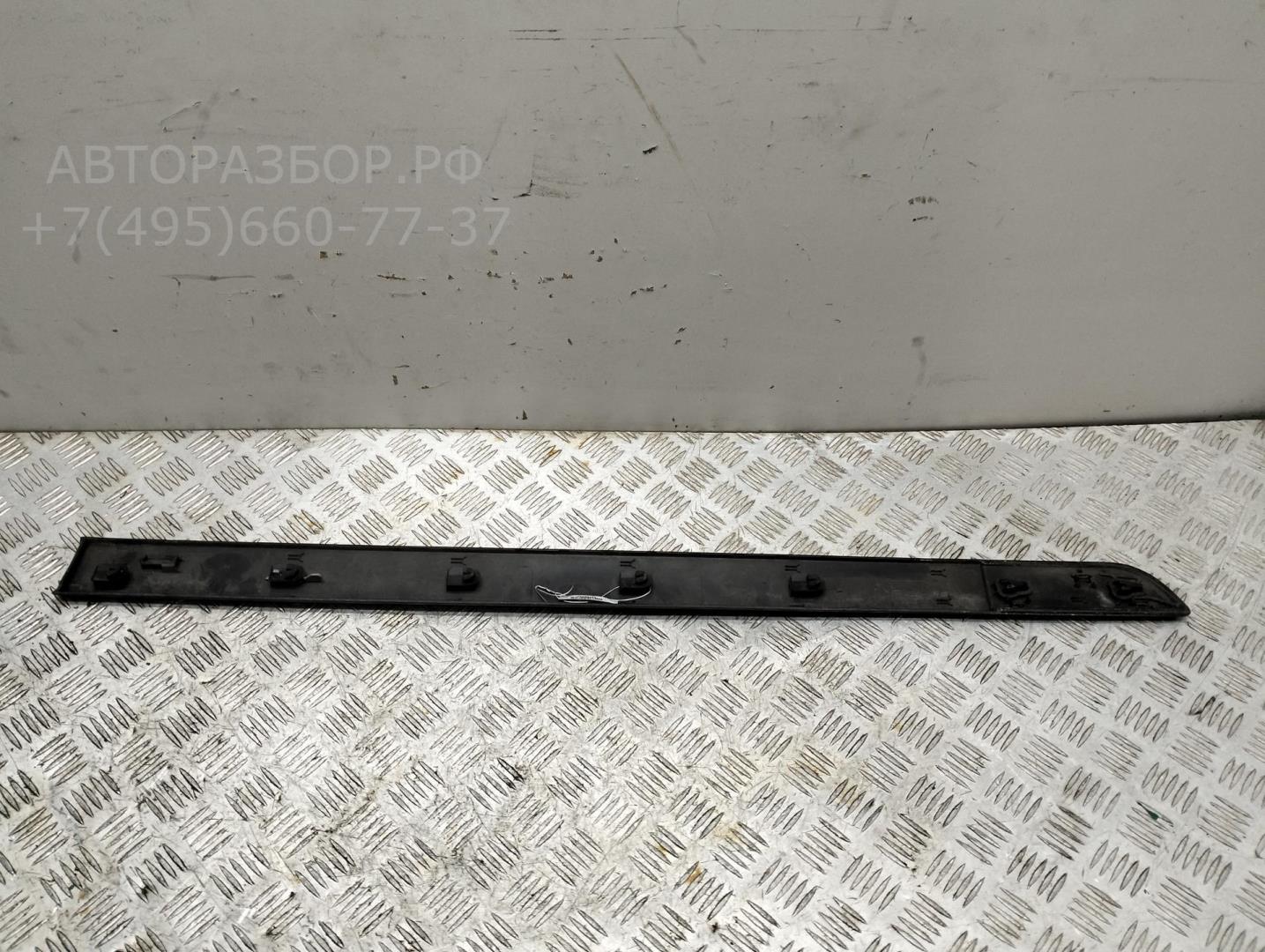 Накладка двери передней правой