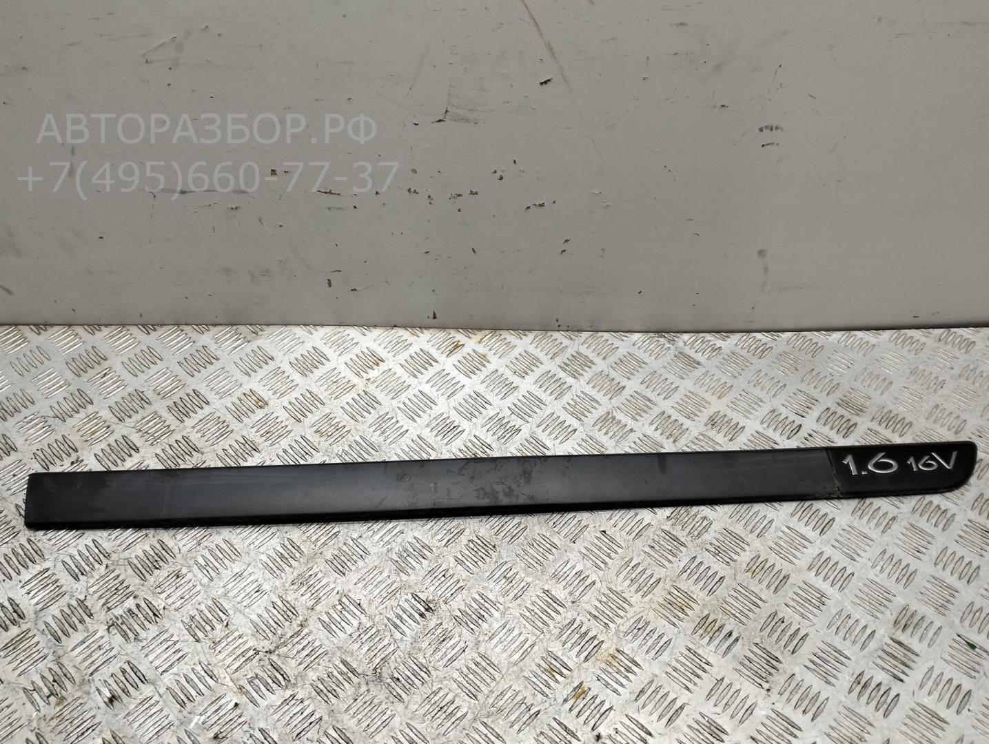 Накладка двери передней правой