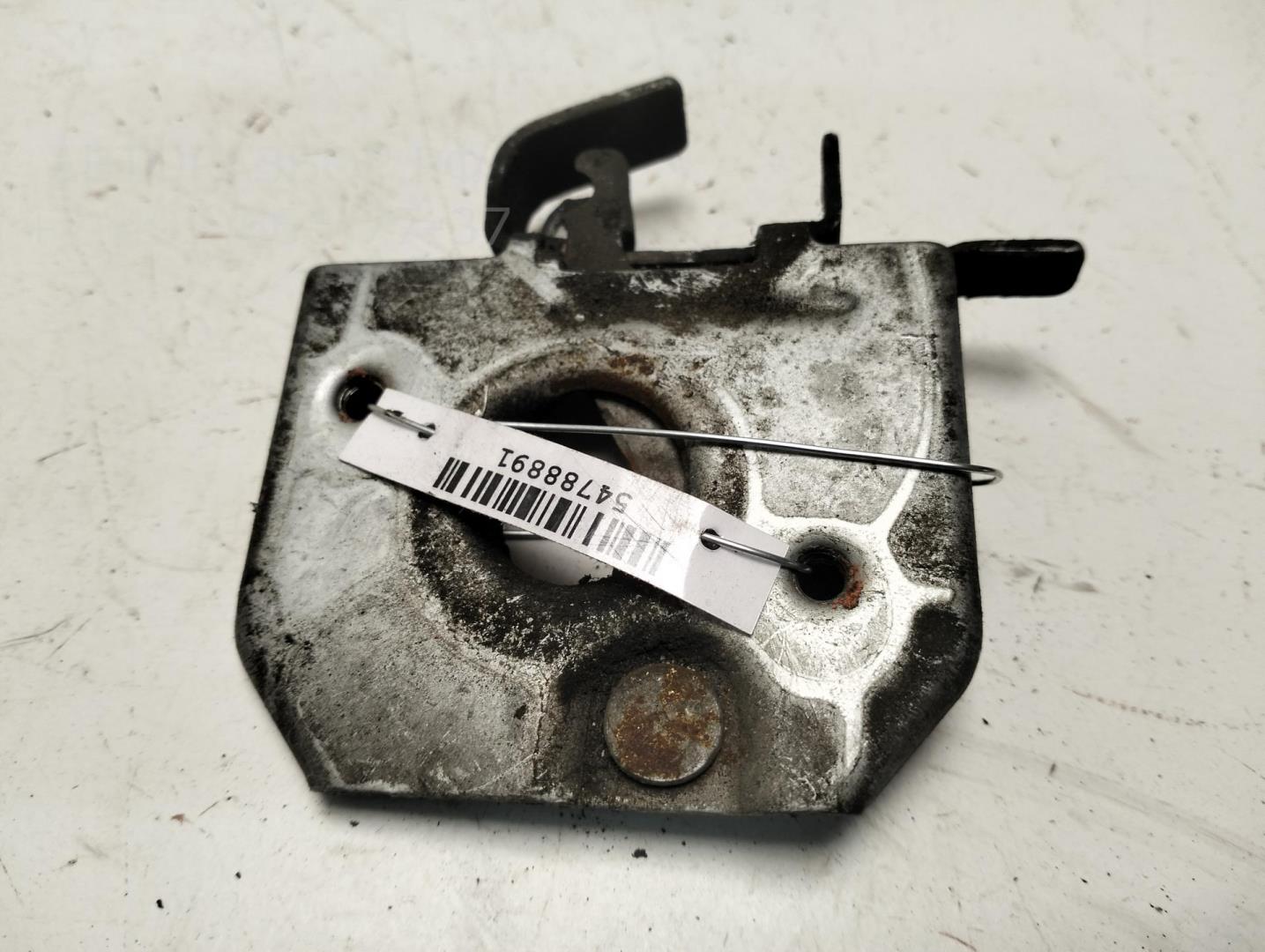 Замок капота