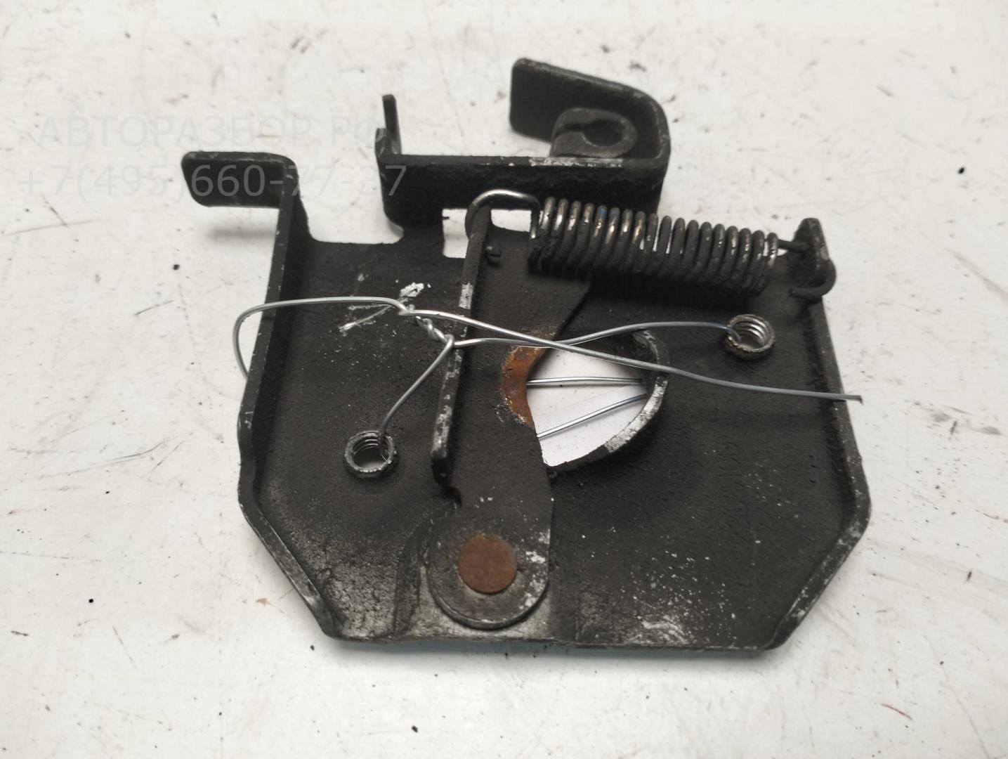 Замок капота