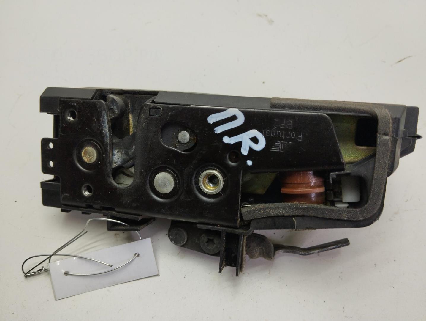 Замок двери передней правой