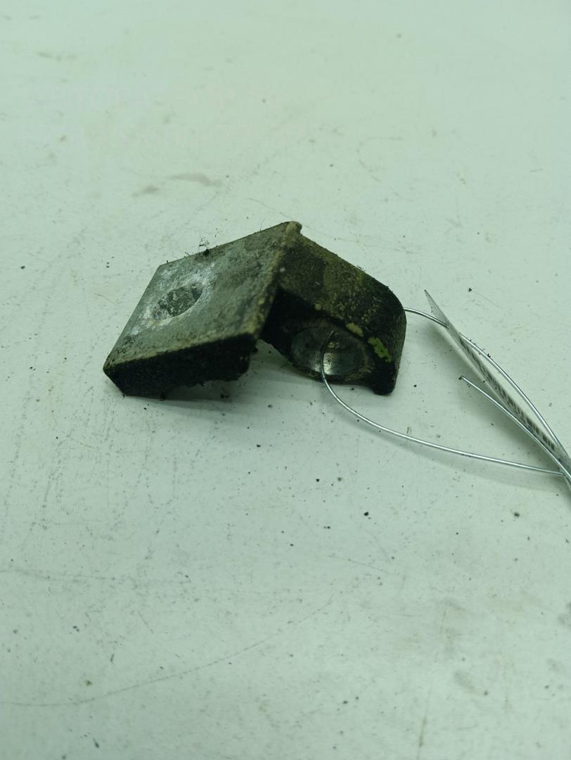 Петля двери