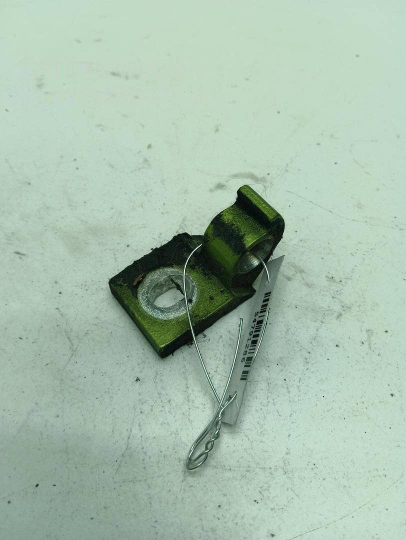 Петля двери