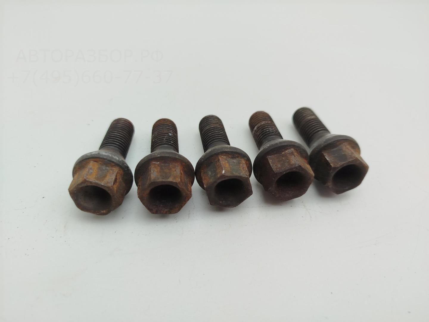 Болт колесный