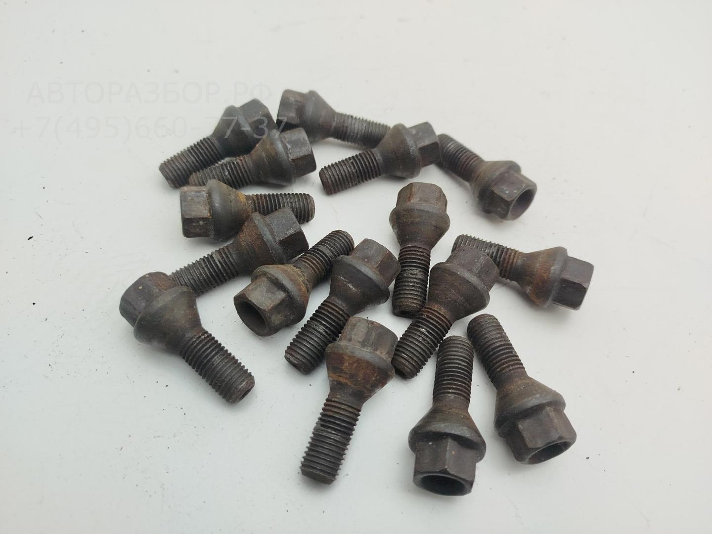 Болт колесный