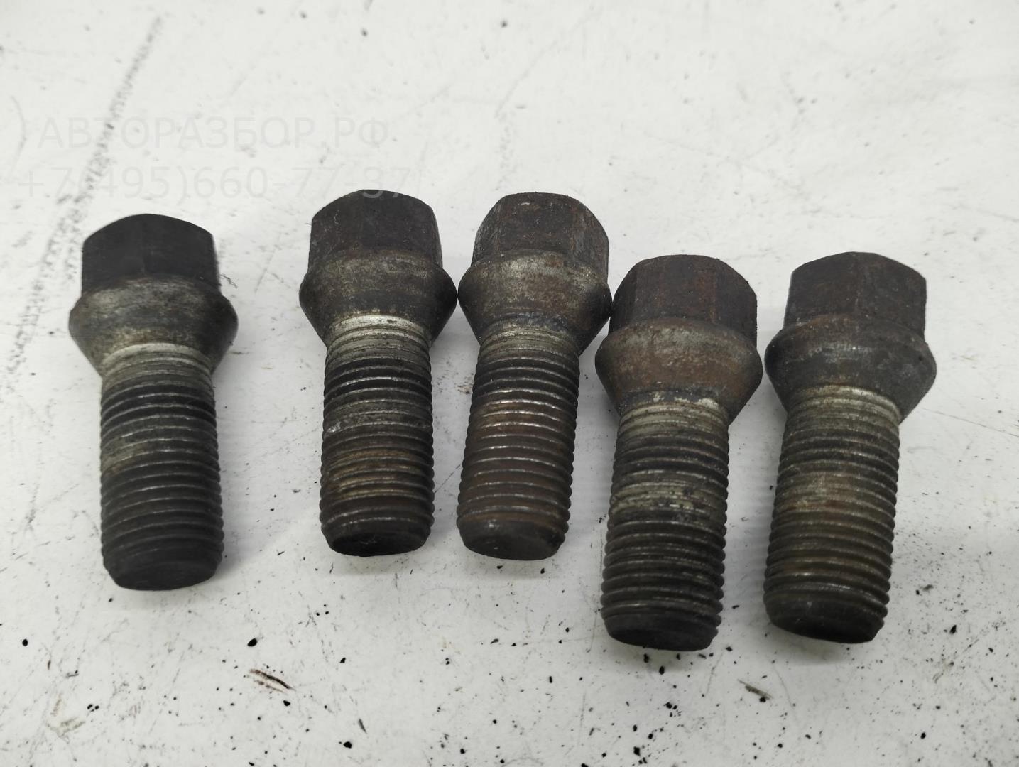 Болт колесный