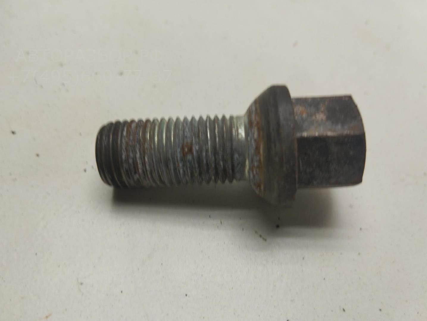 Болт колесный