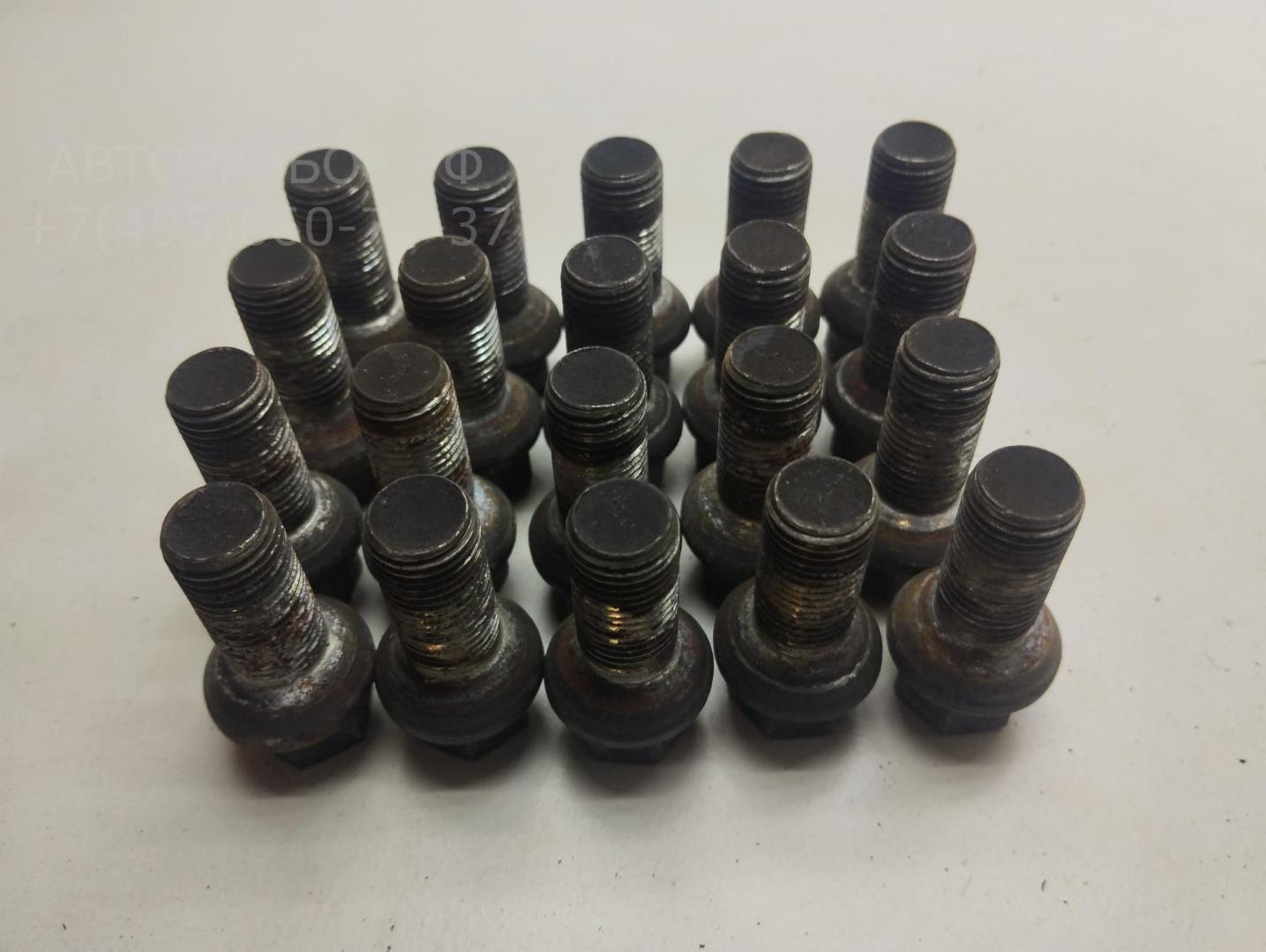 Болт колесный