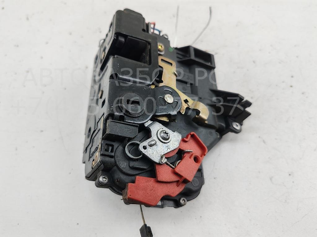 Замок двери задней правой