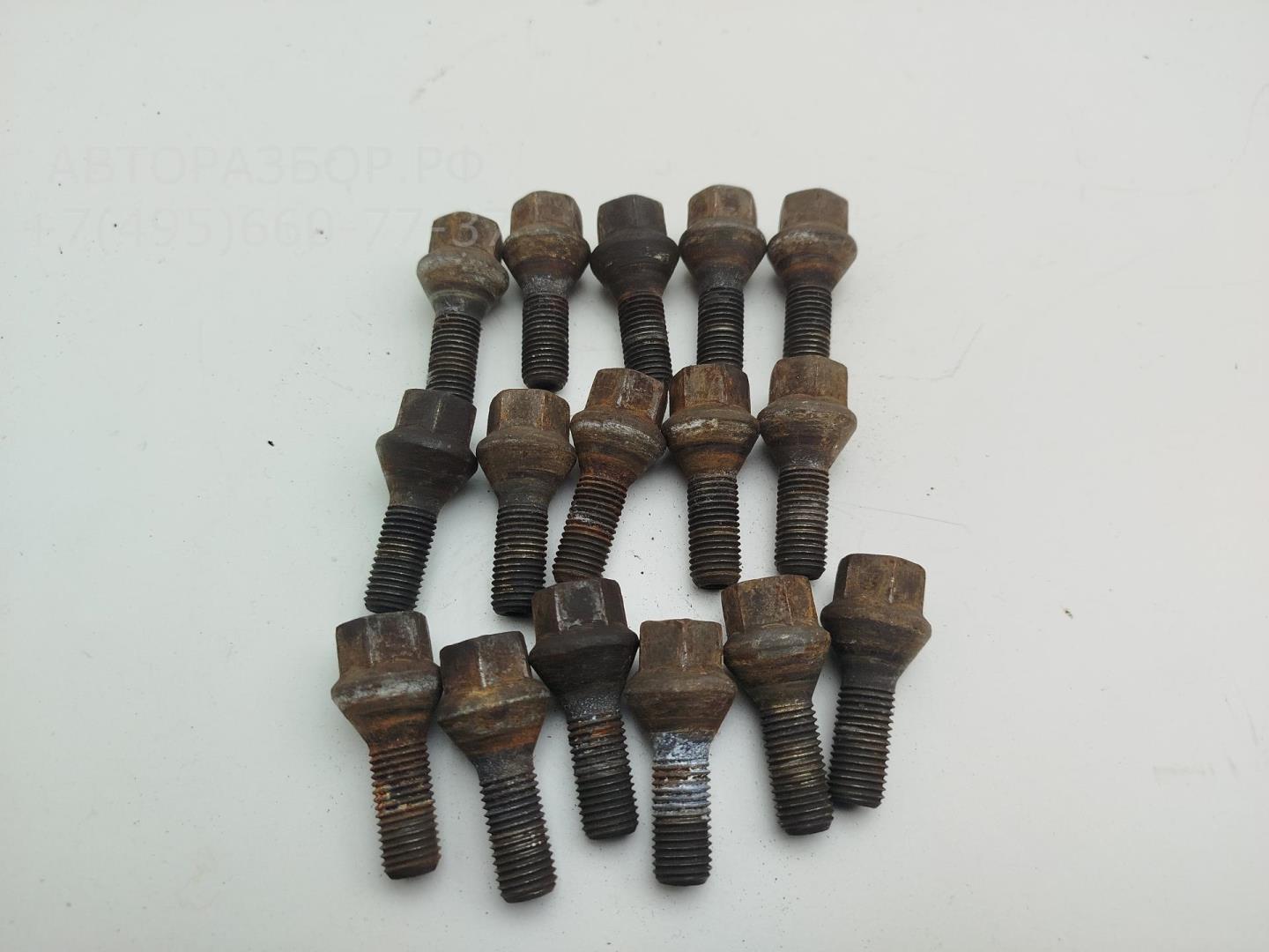 Болт колесный