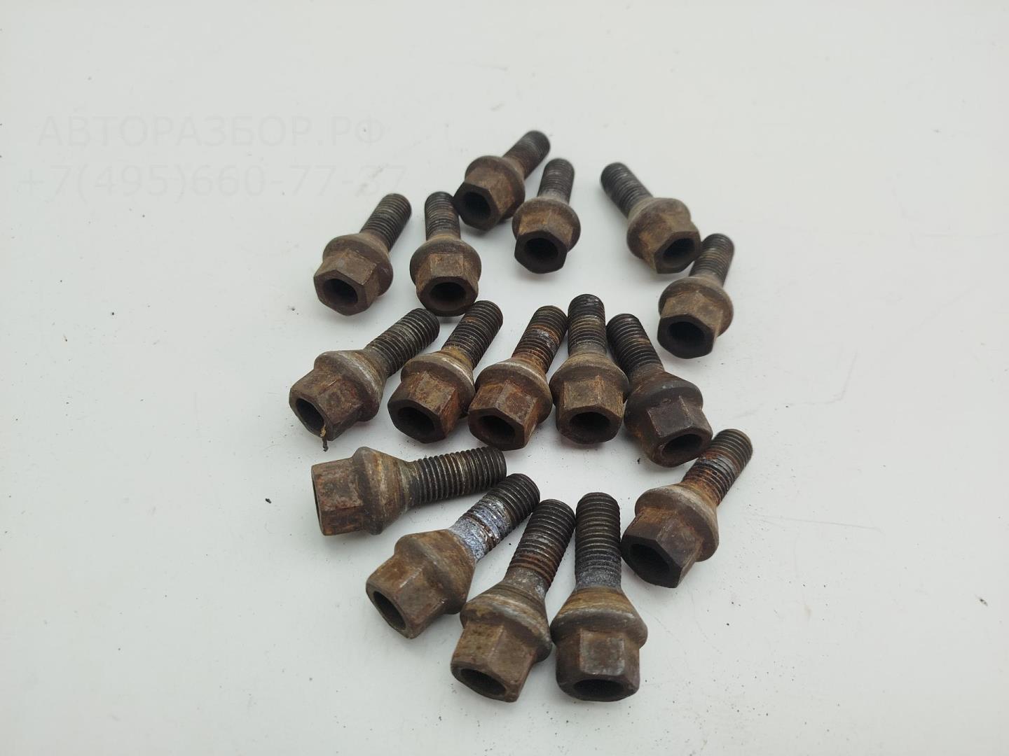 Болт колесный