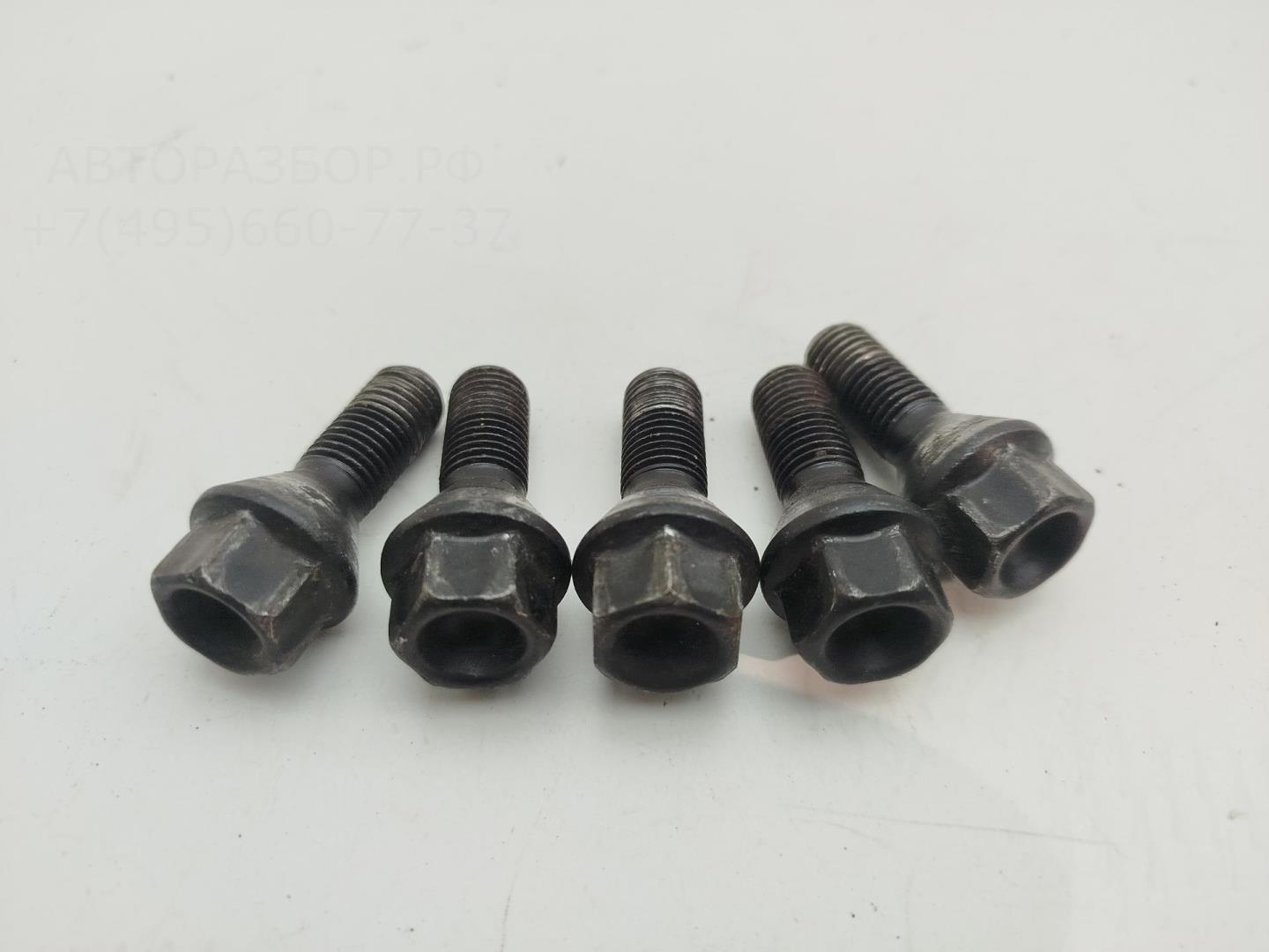 Болт колесный