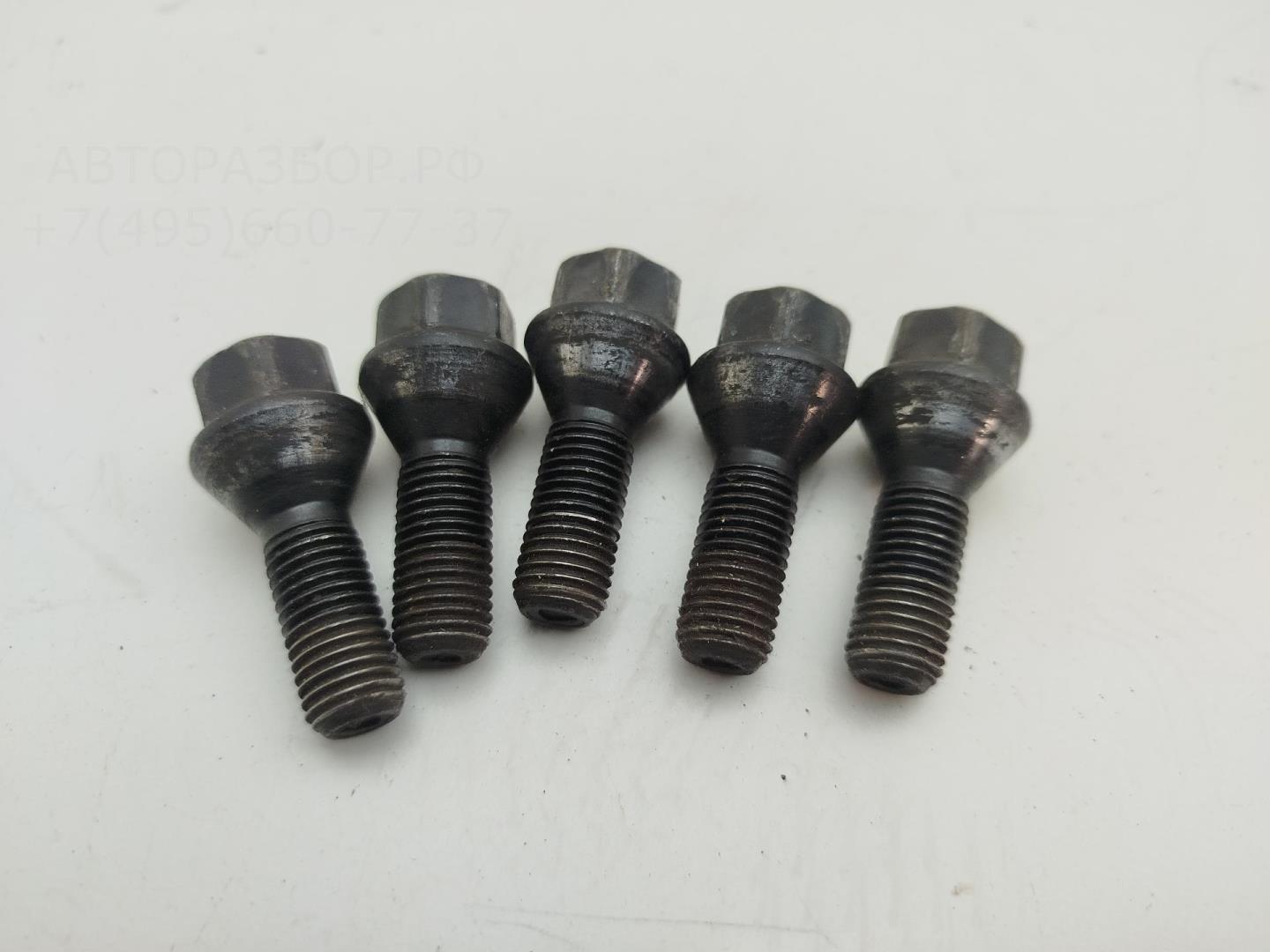 Болт колесный