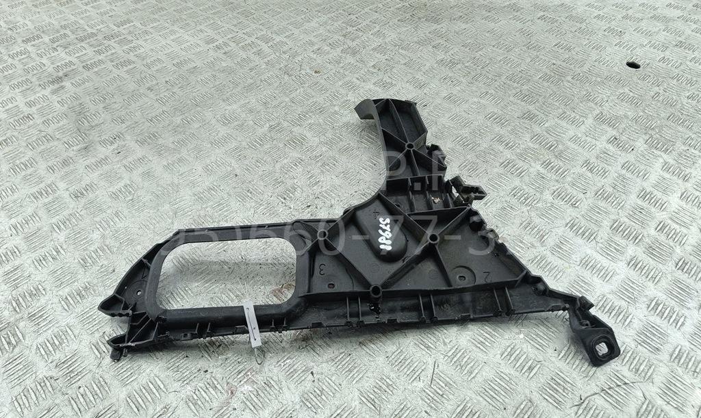 Кронштейн заднего бампера