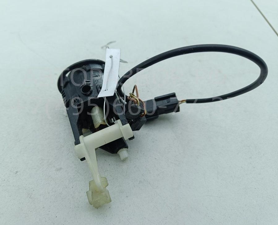 Кнопка открывания багажника