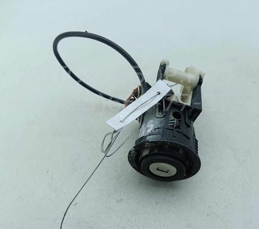 Кнопка открывания багажника