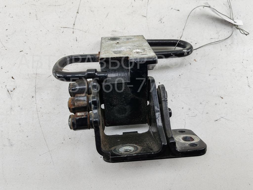 Петля двери