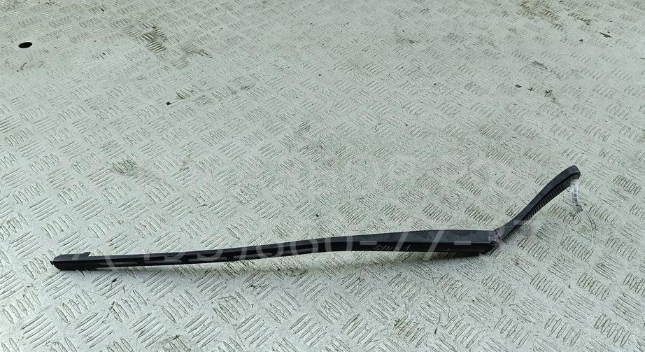 Поводок стеклоочистителя передний левый