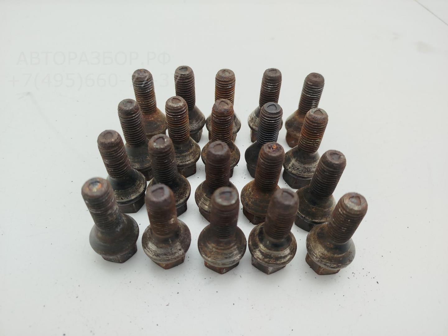 Болт колесный