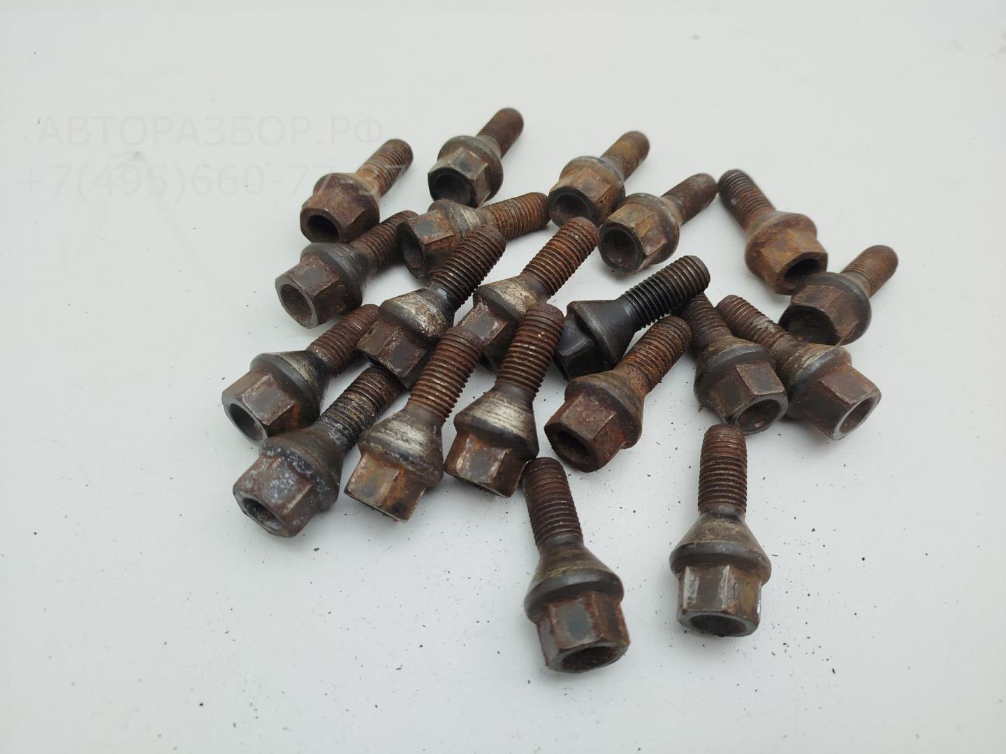 Болт колесный