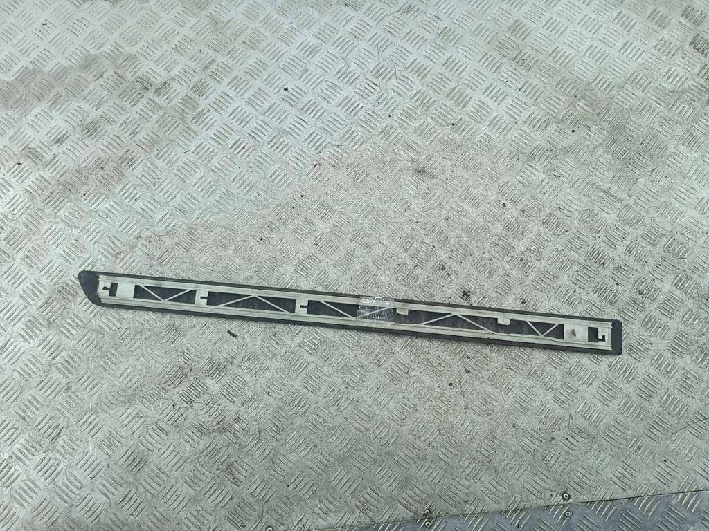 Накладка двери задней левой