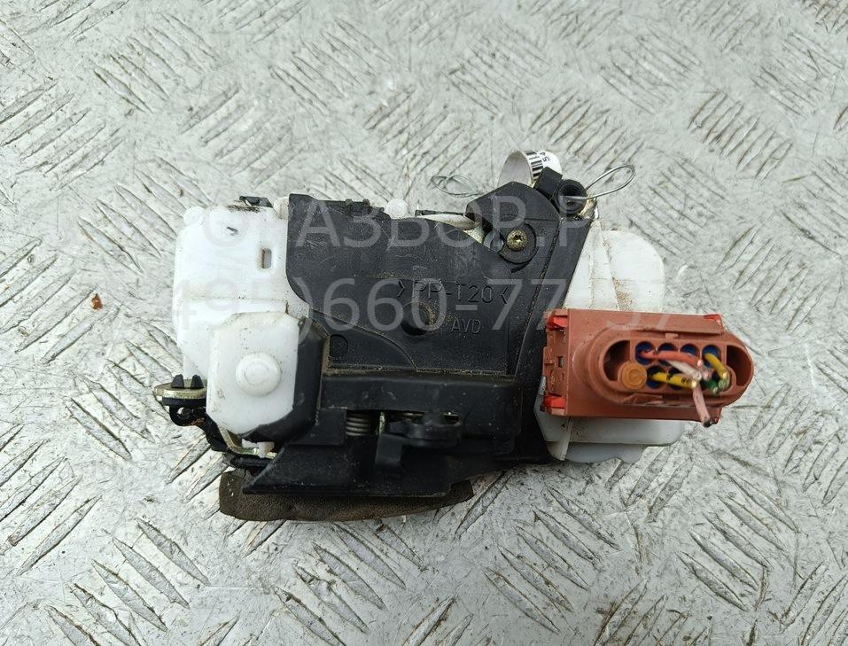 Замок двери передней правой