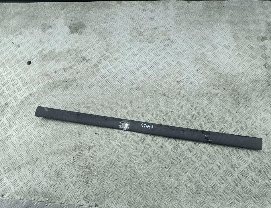 Накладка двери передней правой