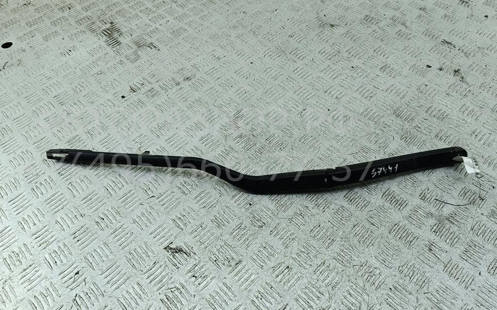 Поводок стеклоочистителя передний правый