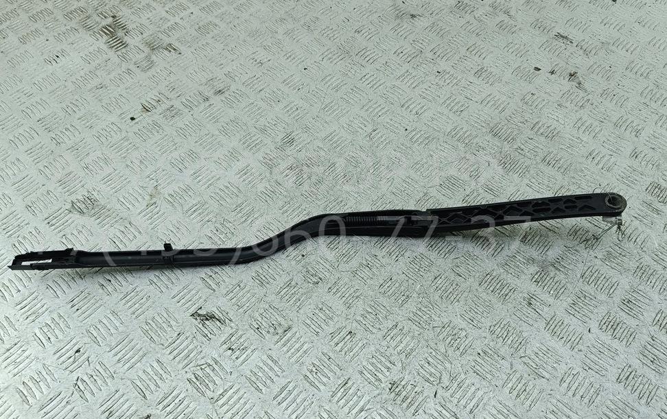 Поводок стеклоочистителя передний правый
