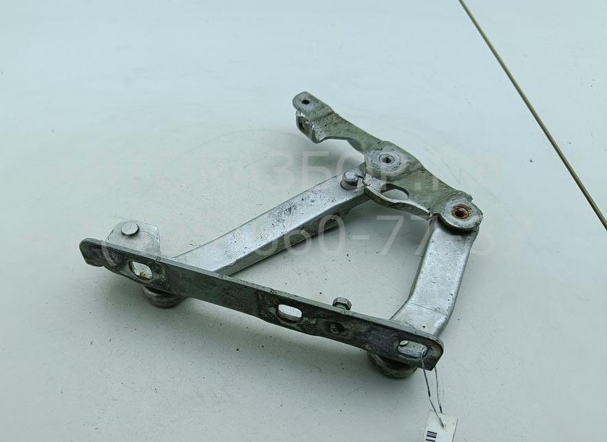 Петля капота левая