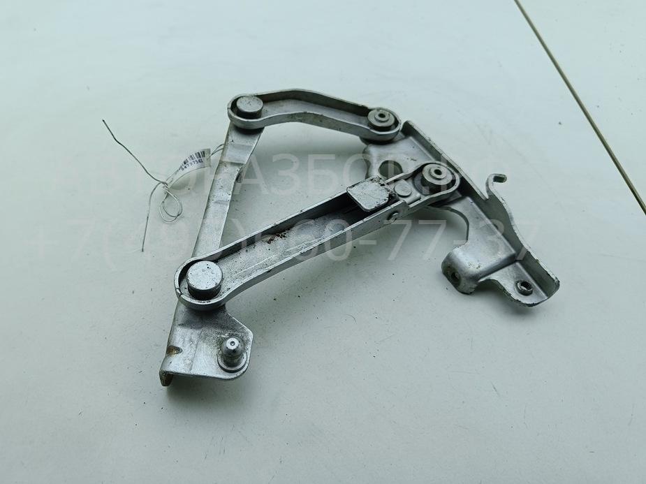 Петля капота левая