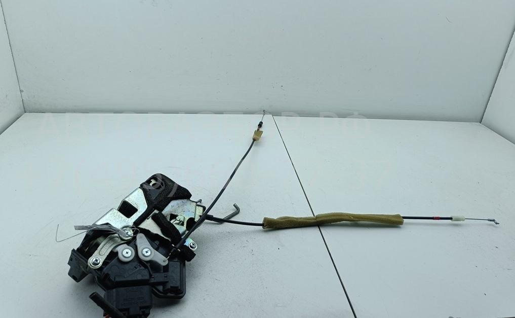 Замок двери передней левой