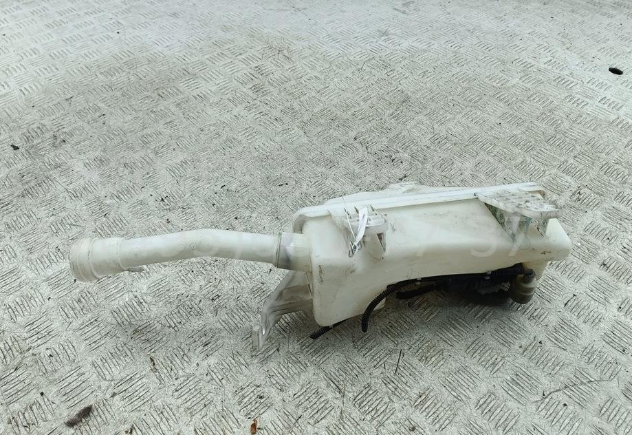 Бачок омывателя лобового стекла