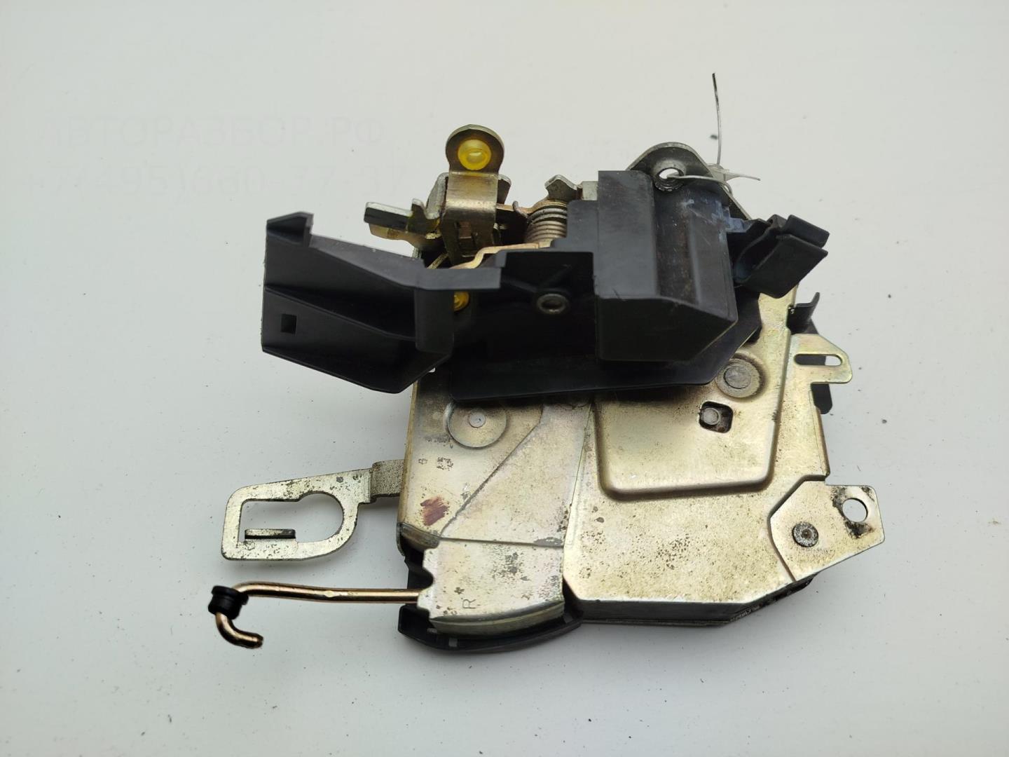 Замок двери передней правой