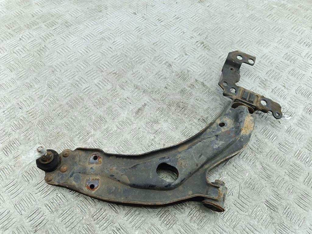 Рычаг передний правый