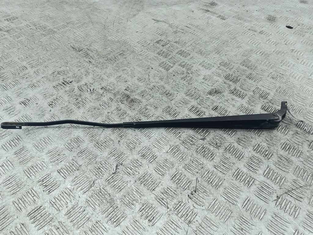 Поводок стеклоочистителя передний левый