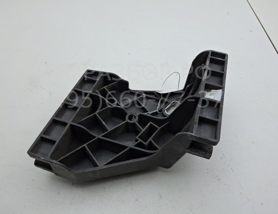 Кронштейн заднего бампера