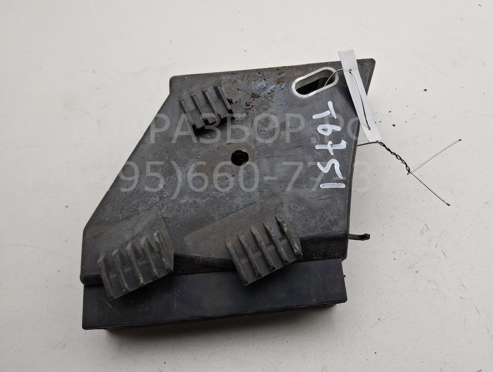 Кронштейн заднего бампера