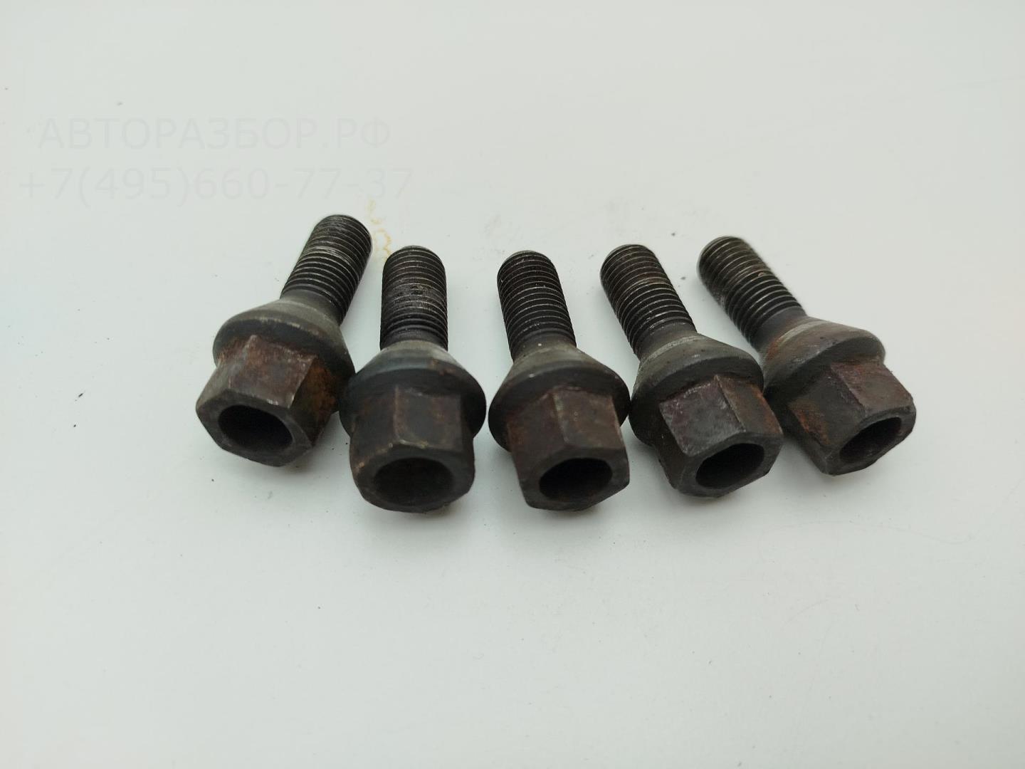 Болт колесный