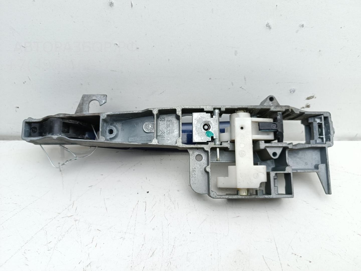 Ручка двери передней наружная левая