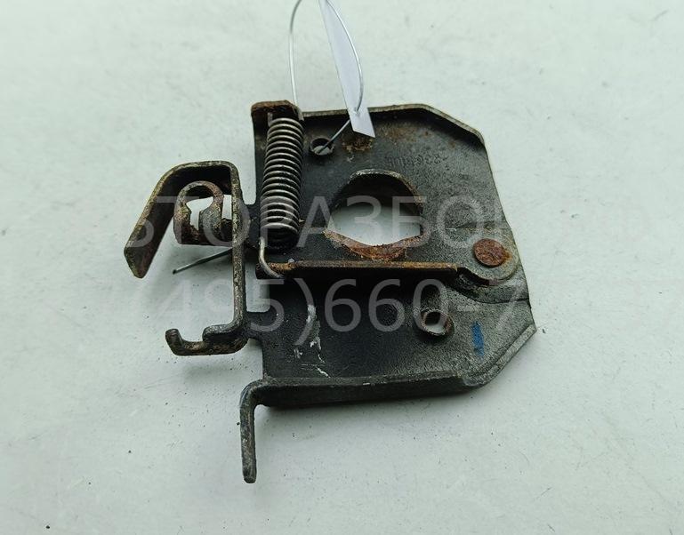 Замок капота