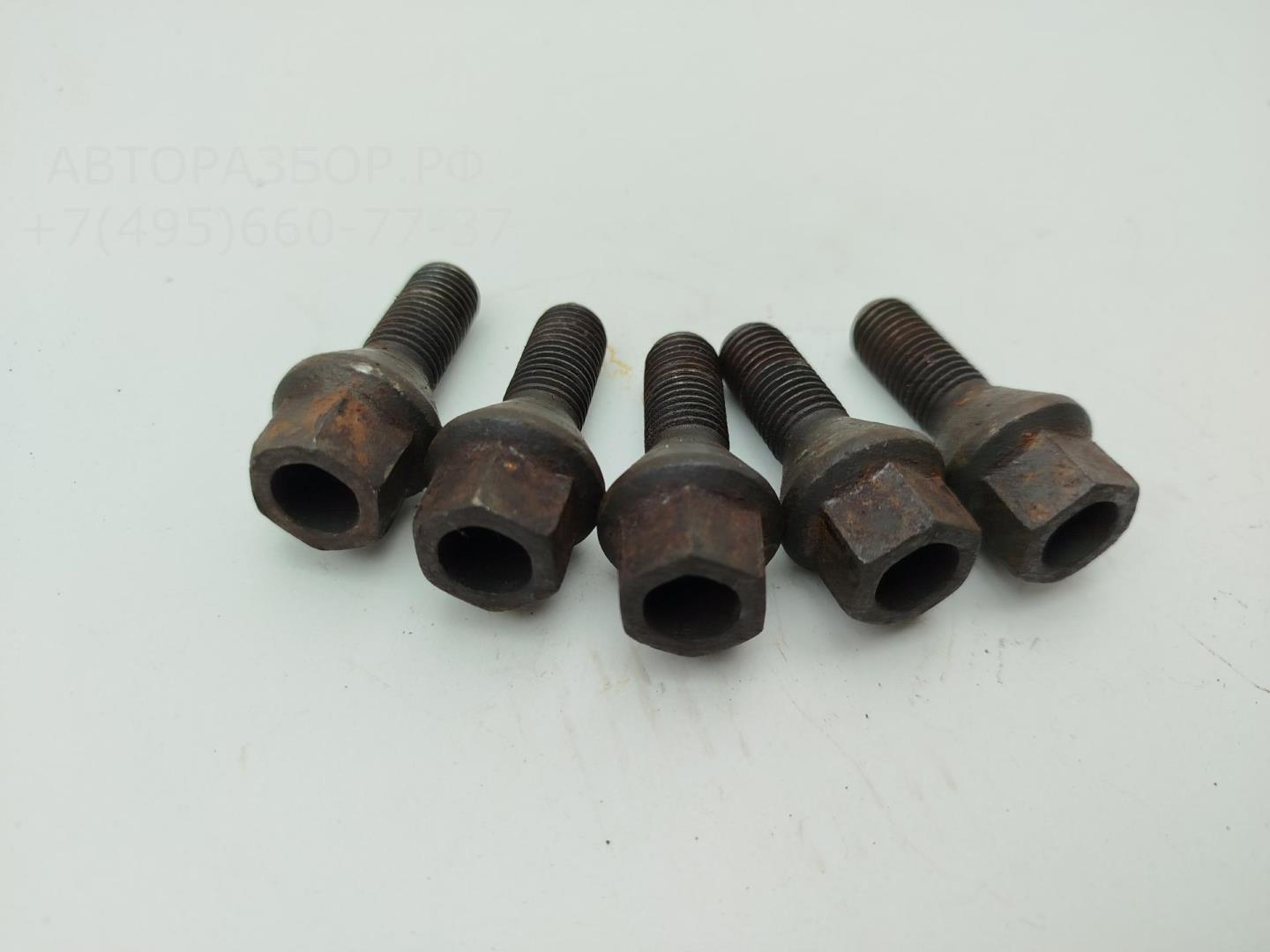 Болт колесный