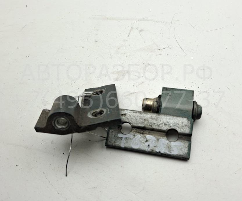 Петля двери