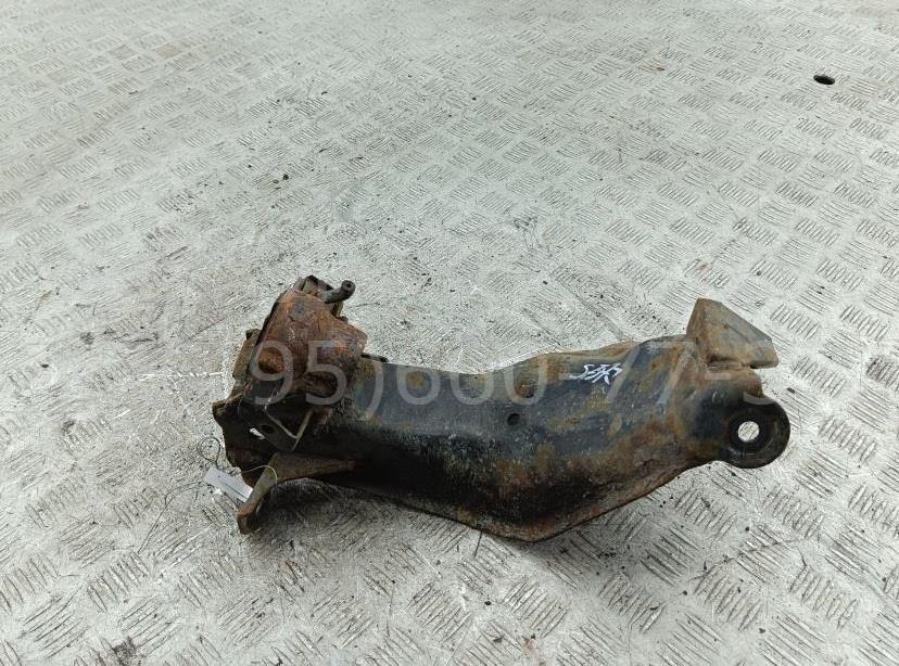 Рычаг передний левый